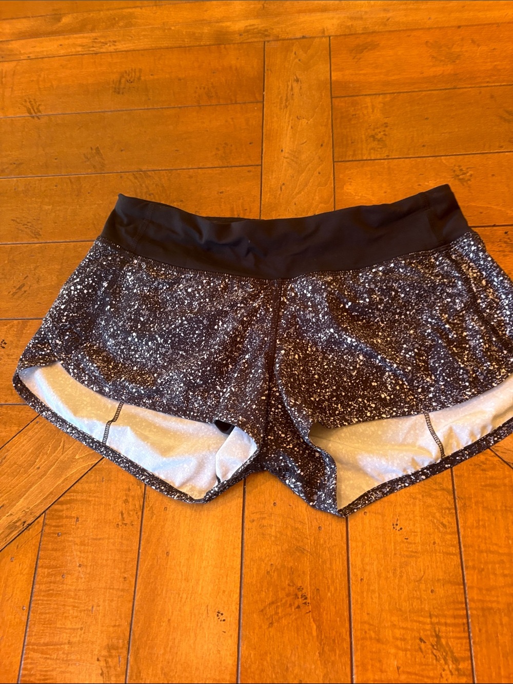 lululemon speed up shorts, 2.5